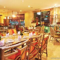 Makati Palace Hotel питание
