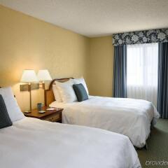 Отель Sommerset Suites комната для гостей