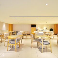Отель JI Hotel Shanghai Hongqiao Transport Hub Linkong Zone Китай, Шанхай - отзывы, цены и фото номеров - забронировать отель JI Hotel Shanghai Hongqiao Transport Hub Linkong Zone онлайн питание фото 3