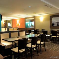 Отель Holiday Inn Paris Montmartre Париж гостиничный бар
