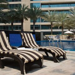 Отель HiGuests Vacation Homes - Al Sahab 2 бассейн