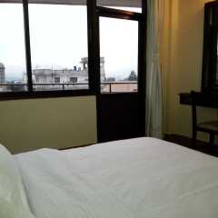 Отель Sagarmatha Apartment Bed & Breakfast Непал, Лалитпур - отзывы, цены и фото номеров - забронировать отель Sagarmatha Apartment Bed & Breakfast онлайн сейф в номере