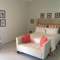 Отель Beach Front Luxury Apartment - BlueBeach Доминикана, Пунта Кана - отзывы, цены и фото номеров - забронировать отель Beach Front Luxury Apartment - BlueBeach онлайн комната для гостей