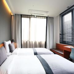 Отель Floral Hotel ShinShin Seoul Myeongdong Южная Корея, Сеул - 1 отзыв об отеле, цены и фото номеров - забронировать отель Floral Hotel ShinShin Seoul Myeongdong онлайн комната для гостей