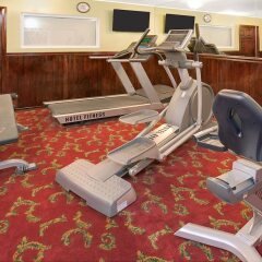 Отель Days Inn Elk Grove Village Chicago OHare Airport West фитнесс-зал