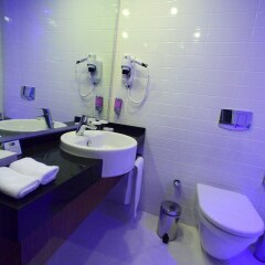 Отель Holiday Inn Express Istanbul Altunizade ванная фото 2
