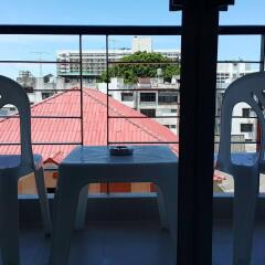 Отель April Suites Pattaya Паттайя балкон