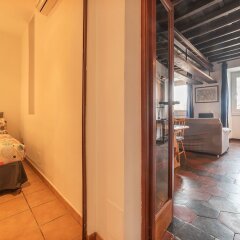 Апартаменты Cozy Halldis studio just 10 minutes walk from Colosseum Рим интерьер отеля