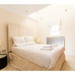 Отель Rare and Gorgeous Hyde Park Mews House Sleeps 8 комната для гостей фото 2
