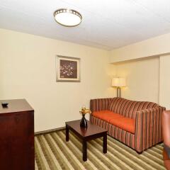 Отель Quality Inn & Suites New York Avenue комната для гостей