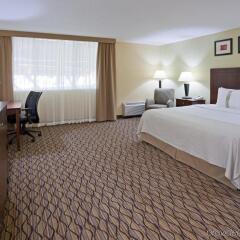 Отель Holiday Inn Bloomington Airport South Mall Area Блумингтон удобства в номере