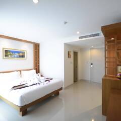 Expat Hotel Patong Center комната для гостей фото 2