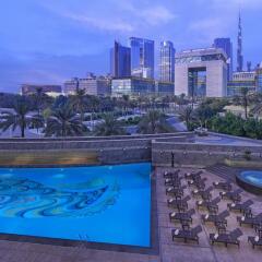 Отель Jumeirah Emirates Towers бассейн фото 3
