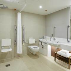 Отель Courtyard by Marriott Luton Airport ванная фото 2
