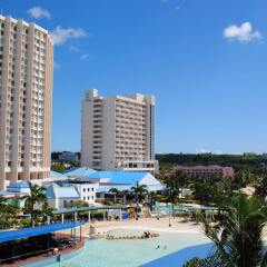 Отель Onward Beach Resort бассейн