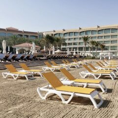 Al Raha Beach Hotel Villas пляж