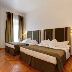 Hotel Alpi Рим сейф в номере