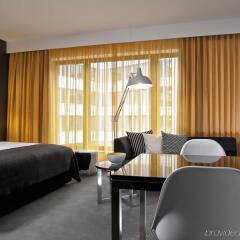 Отель Adina Apartment Hotel Berlin Hackescher Markt Германия, Берлин - 2 отзыва об отеле, цены и фото номеров - забронировать отель Adina Apartment Hotel Berlin Hackescher Markt онлайн комната для гостей