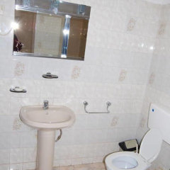 Global Summer Hotel in Accra, Ghana from 101$, photos, reviews - zenhotels.com bathroom photo 3
