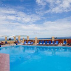 Отель Daphne Holiday Club Греция, Халкидики - 1 отзыв об отеле, цены и фото номеров - забронировать отель Daphne Holiday Club онлайн бассейн