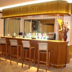 Апартаменты Two Bedroom Apartment with Kitchen гостиничный бар