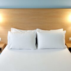 Отель Travelodge Madrid Torrelaguna комната для гостей фото 4