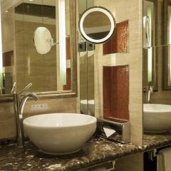 Отель Hilton Prague ванная фото 2