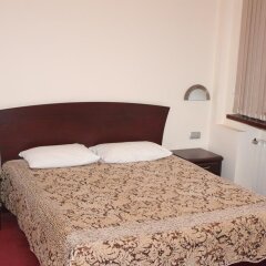 Deluxe Hotel сейф в номере