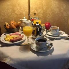 Отель Hôtel Saint Germain Des Prés в номере