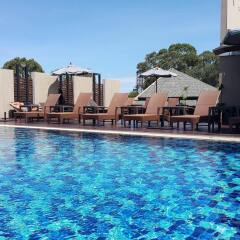 Отель April Suites Pattaya Паттайя бассейн