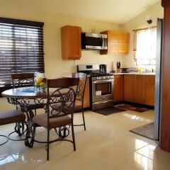 Отель Timeless Vacation Home в номере