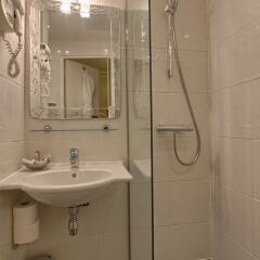 Отель Timhotel Tour Montparnasse ванная фото 3