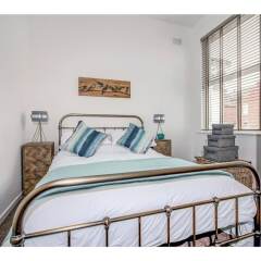 Отель Fantastically Modern, Clean 1 Bedroom Flat for 4 комната для гостей