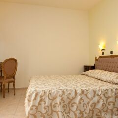 Апартаменты Dias Luxury Studios & Apartments сейф в номере
