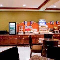 Отель Holiday Inn Express Hotel & Suites Woodland Hills США, Лос-Анджелес - отзывы, цены и фото номеров - забронировать отель Holiday Inn Express Hotel & Suites Woodland Hills онлайн питание фото 3