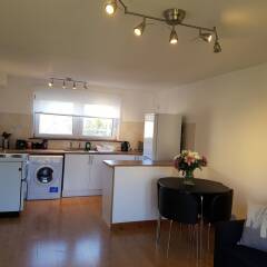 Апартаменты Dragon - Kennedy Apartment 1 Bedroom Home в номере