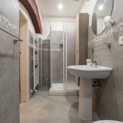 Отель House under the Towers Италия, Болонья - отзывы, цены и фото номеров - забронировать отель House under the Towers онлайн ванная фото 2