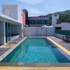Отель iCheck inn Central Patong бассейн