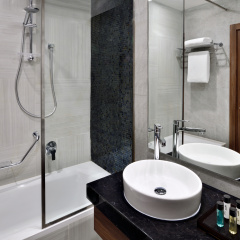 Movenpick Hotel Apartments Downtown Dubai Дубай ванная фото 2