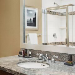 Отель Vancouver Marriott Pinnacle Downtown Hotel Канада, Ванкувер - отзывы, цены и фото номеров - забронировать отель Vancouver Marriott Pinnacle Downtown Hotel онлайн ванная фото 2