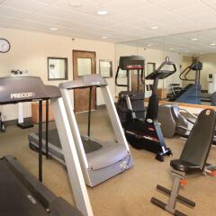 Отель Meadowlands River Inn фитнесс-зал