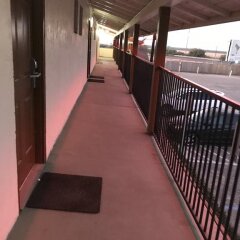Отель 99 Palms Inn & Suites интерьер отеля