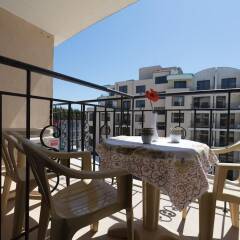 Апартаменты Two Bedroom Apartment with Kitchen балкон