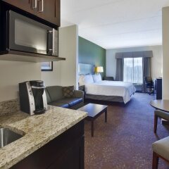 Отель Holiday Inn Express & Suites Geneva Finger Lakes в номере фото 2