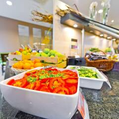 Отель Holiday Inn Express Frankfurt Messe питание фото 3