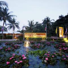 Отель Khaolak Bay Front Resort