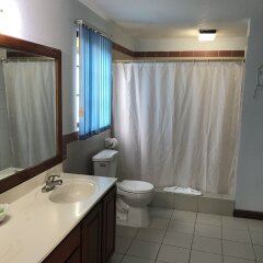 Отель CocoLaPalm Seaside Resort Ямайка, Вестморленд - 1 отзыв об отеле, цены и фото номеров - забронировать отель CocoLaPalm Seaside Resort онлайн ванная