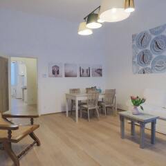Апартаменты The Rooms Apartments комната для гостей