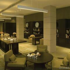 Отель The Lodhi интерьер отеля