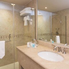 Отель Tesoro Los Cabos - All Inclusive Available Мексика, Золотая зона Марина - 1 отзыв об отеле, цены и фото номеров - забронировать отель Tesoro Los Cabos - All Inclusive Available онлайн ванная